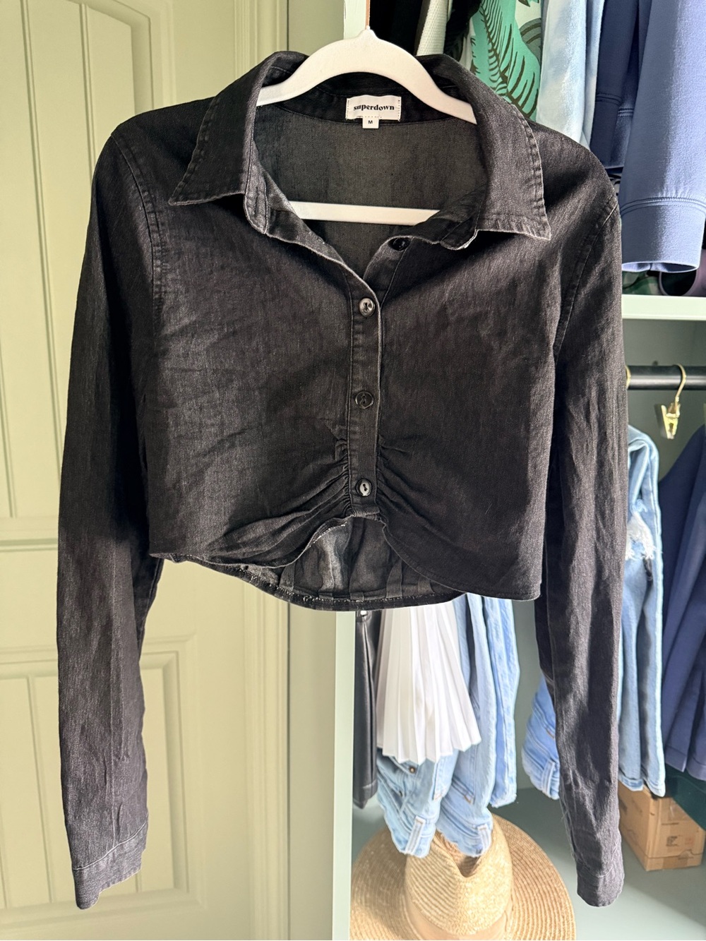 superdown Black Cropped Button-Front Shirt - Picture 2 of 4